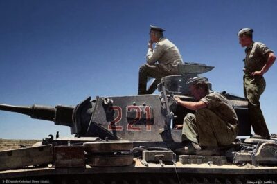 Shocking Moment in History! Erwin Rommel, the Desert Fox, Commands from the Top of a Panzer III in the Heart of North Africa—What Happened That Day in 1942? Fans and Historians Are Still Talking About This Iconic Image of Rommel’s Leadership, and the Untold Stories Behind the Battle That Changed Everything!