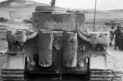 Tiger 131 Stranded Again in Tunisia: Legendary WWII Tank Faces Mysterious Engine Failure—Are Main Bearings to Blame? Can This Iconic War Machine Be Saved, or Is Its Roar Silenced Forever? Experts and Enthusiasts Desperate for Answers as Engineers Race Against Time!