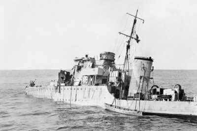 Tragic Twist at Dieppe: HMS Berkeley Sinks After Devastating Bombing Raid—Abandoned Rescue Boat Still Clings to Her Side Before She’s Torpedoed by Her Own Allies! The Startling True Story Behind One Destroyer’s Fateful End in WWII Revealed!