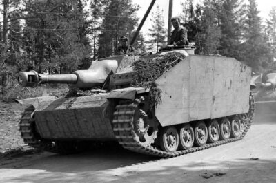 Unseen Behemoth of WWII: The Rare German StuH 42, With Its Massive 10.5cm Howitzer, Surfaces in Finland’s Forests—Discover the Startling Story of This Little-Known Assault Gun Variant, Why Most Have Never Heard of It, and the Surprising Reasons Its Chunky Barrel Made It a Nightmare for Allied Forces in July 1944