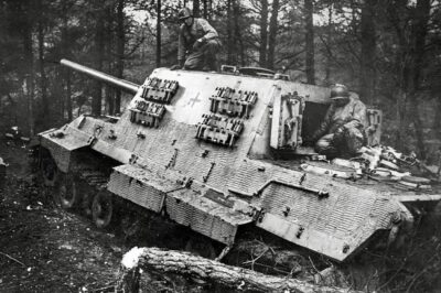 US soldiers inspecting an abandoned Jagdtiger with Porsche chassis, Germany, 1945 !