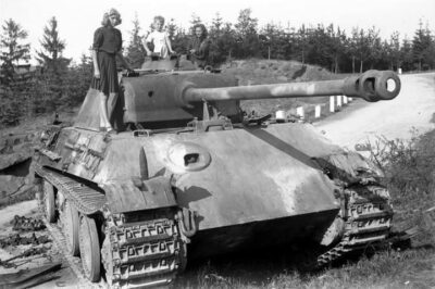 Children playing on top of an abandoned German Panther tank in Czechoslovakia, after Germany’s surrender in May 1945. Sights like this were not uncommon in Europe after the war, with vast amounts of equipment remaining on the battlefields. Also, note the 7.5 cm round on the front wing.