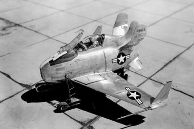 The McDonnell XF-85 Goblin was a tiny jet fighter built in the late 1940s to serve as a “parasite fighter” for the giant B-36 aircraft. Stored in the bomber’s bomb bay, it would be dropped into combat to protect its mothership, then dock back in midair using a trapeze system. Though fast and stable, it proved almost impossible to reconnect in turbulent air and had very limited range. With aerial refueling offering a better solution, the project was canceled after only a handful of test flights—leaving the Goblin as one of aviation’s strangest experiments.